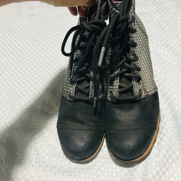 Sorel Womens Lexie Ankle Boots
Booties Black White Leather Cap Toe
Lace Up - Picture 7 of 12